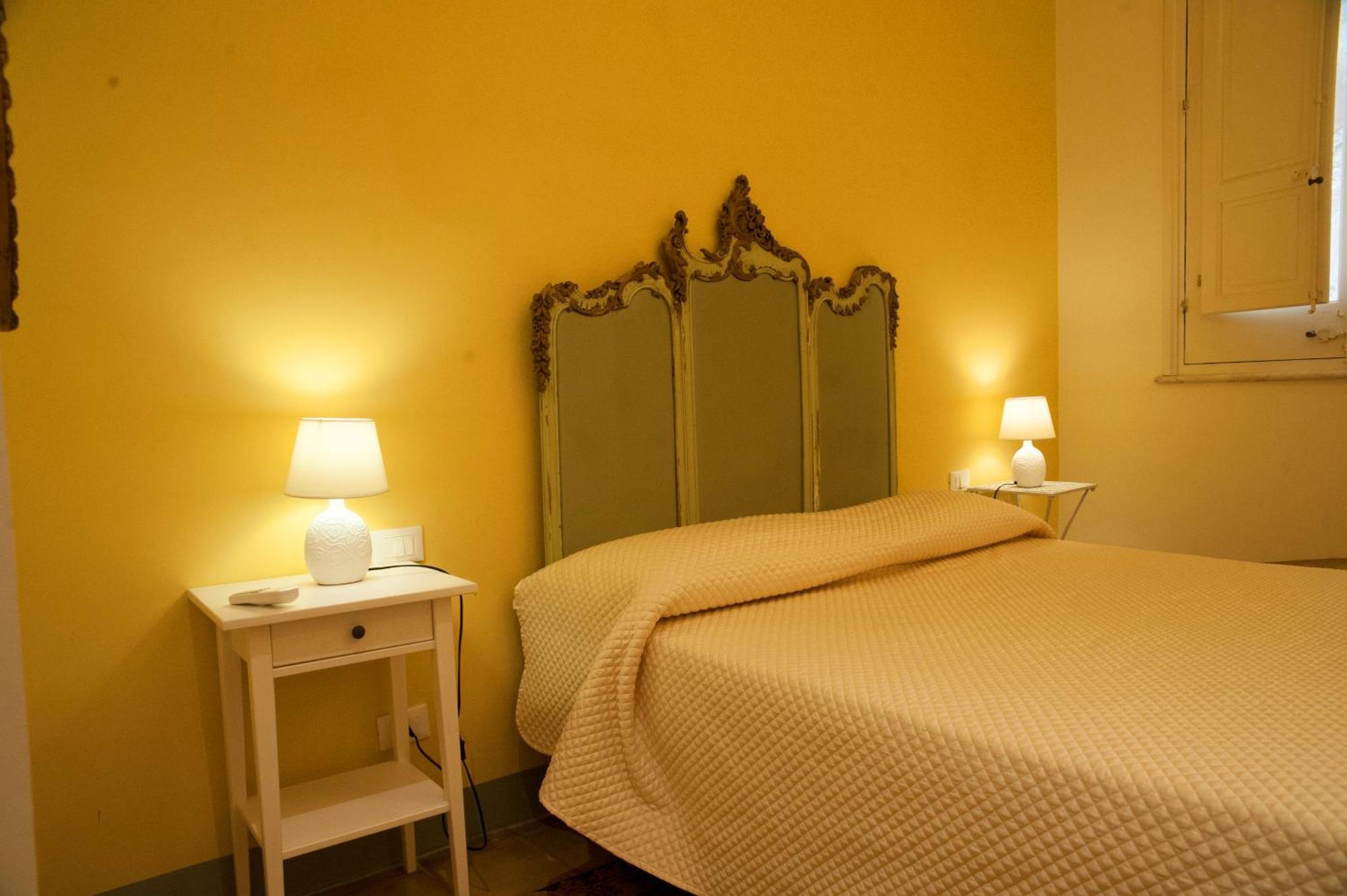 Boutique Rooms And Breakfast Granveliero Trapani Bagian luar foto