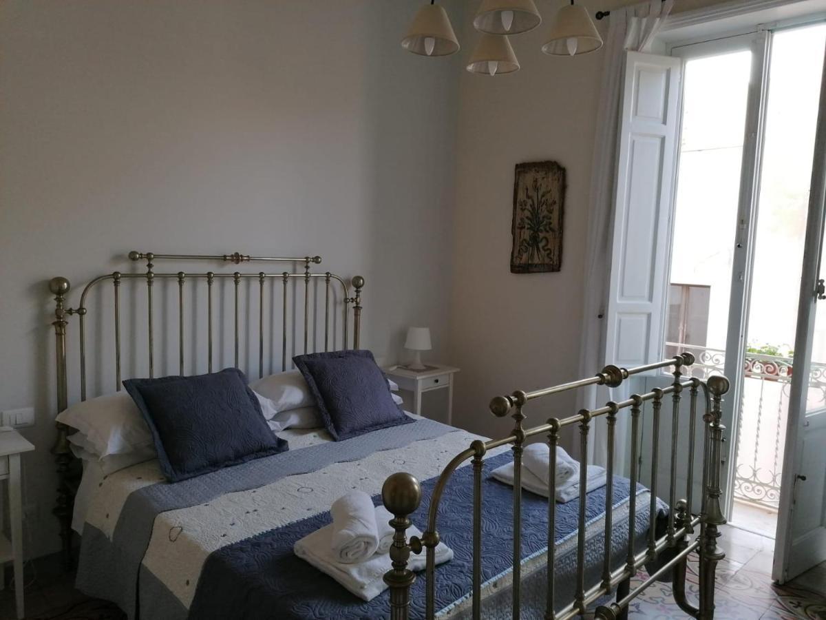 Boutique Rooms And Breakfast Granveliero Trapani Bagian luar foto